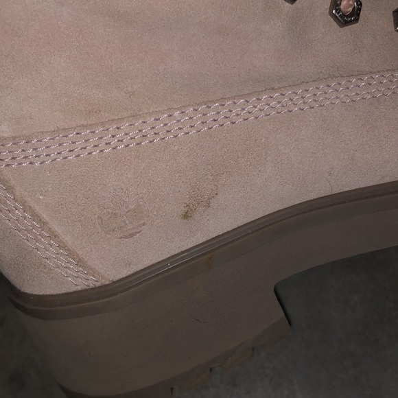 Light Pink Nubuck authentic Timberlands. Women’s size US 8. Slightly worn. - Picture 6 of 6